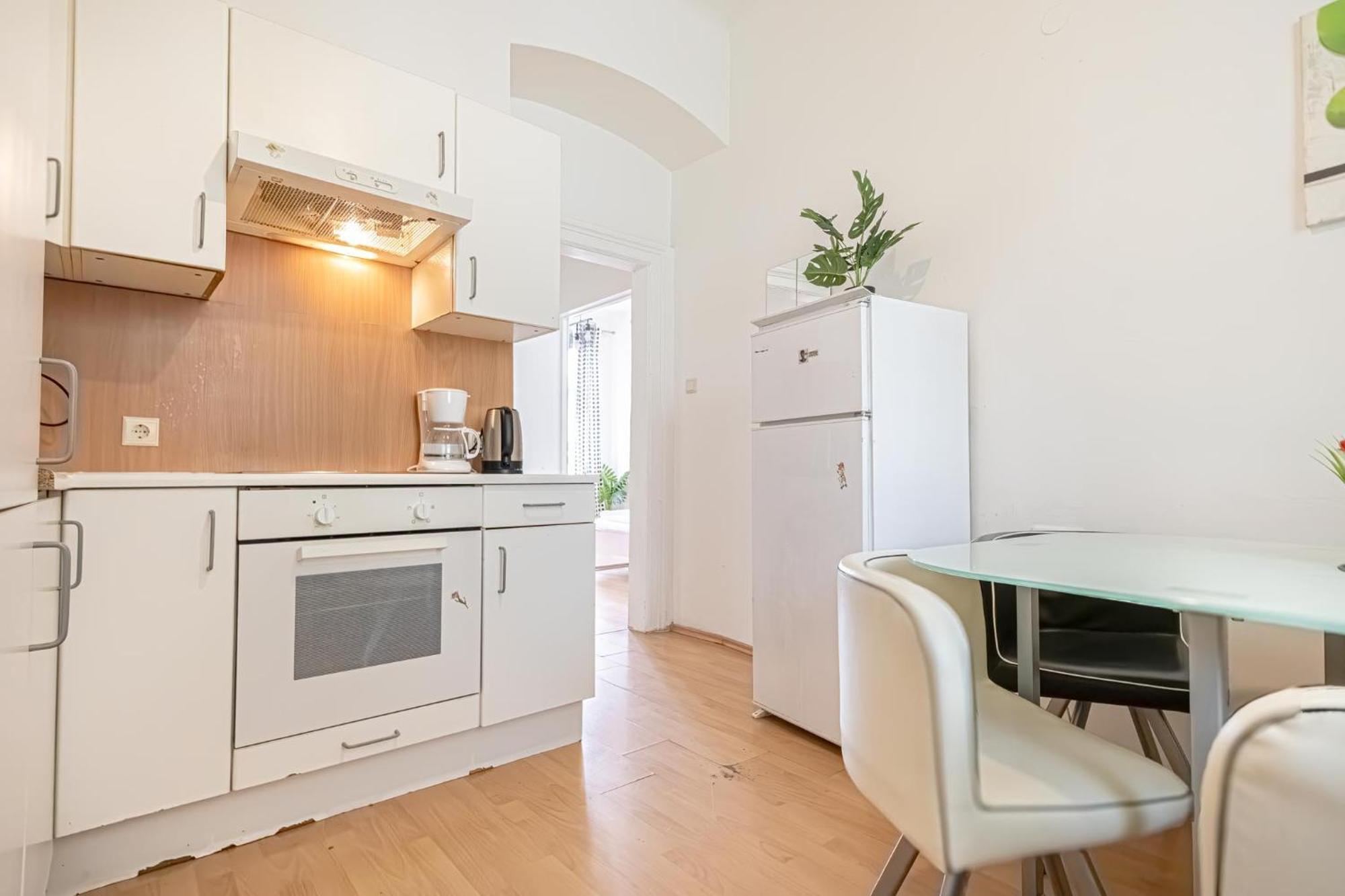 Sweet 3Br Shared Apt Near Wiener Stadthalle & Central Exterior photo
